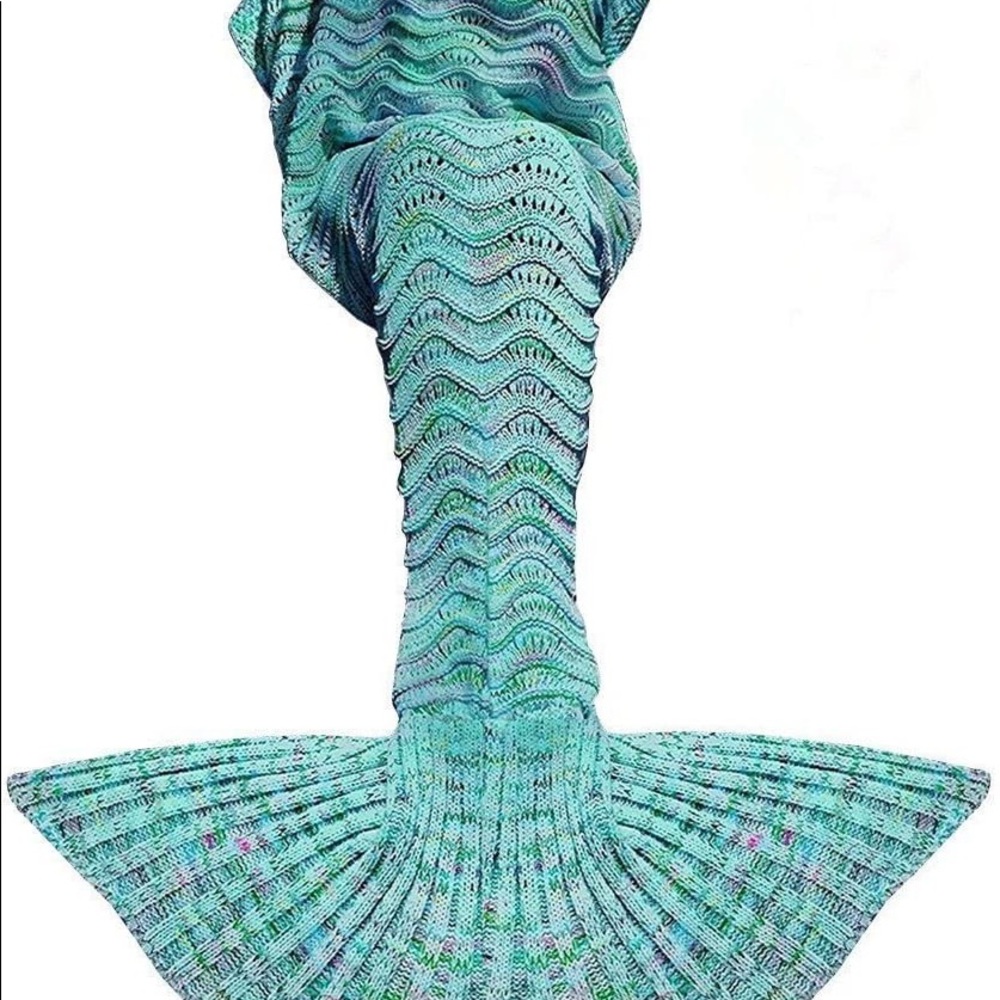 Turquoise Mermaid Tail Blanket
